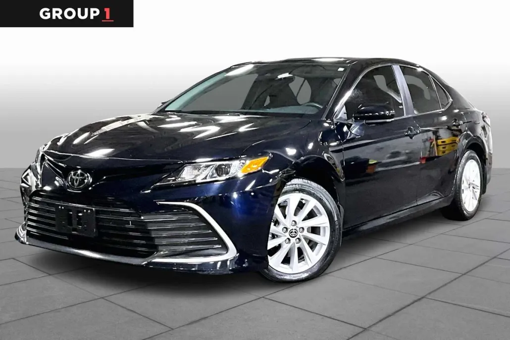 2022 Toyota Camry LE photo 1