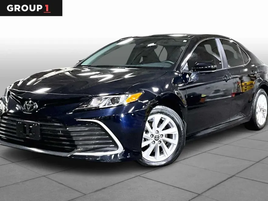 2022 Toyota Camry LE photo 1