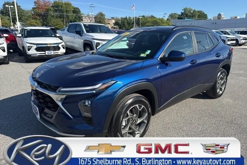 2024 Chevrolet Trax LT photo 1