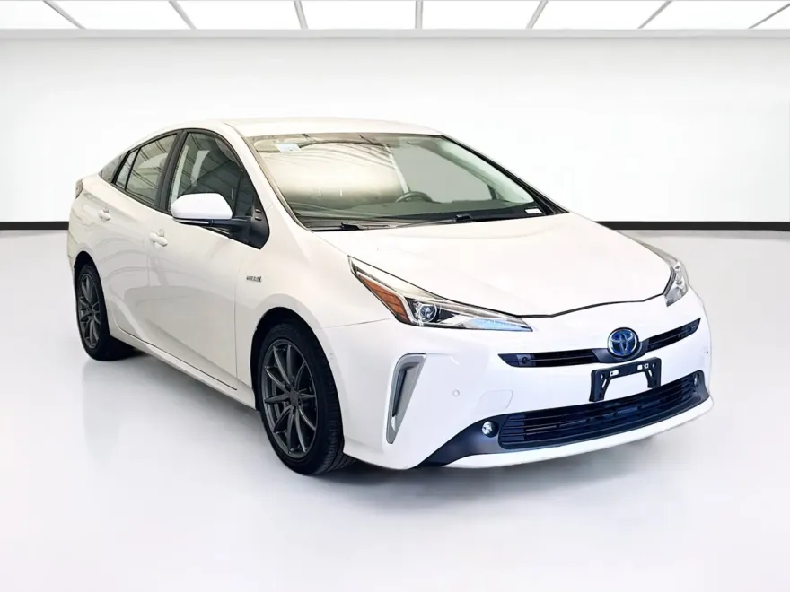 2022 Toyota Prius XLE photo 1