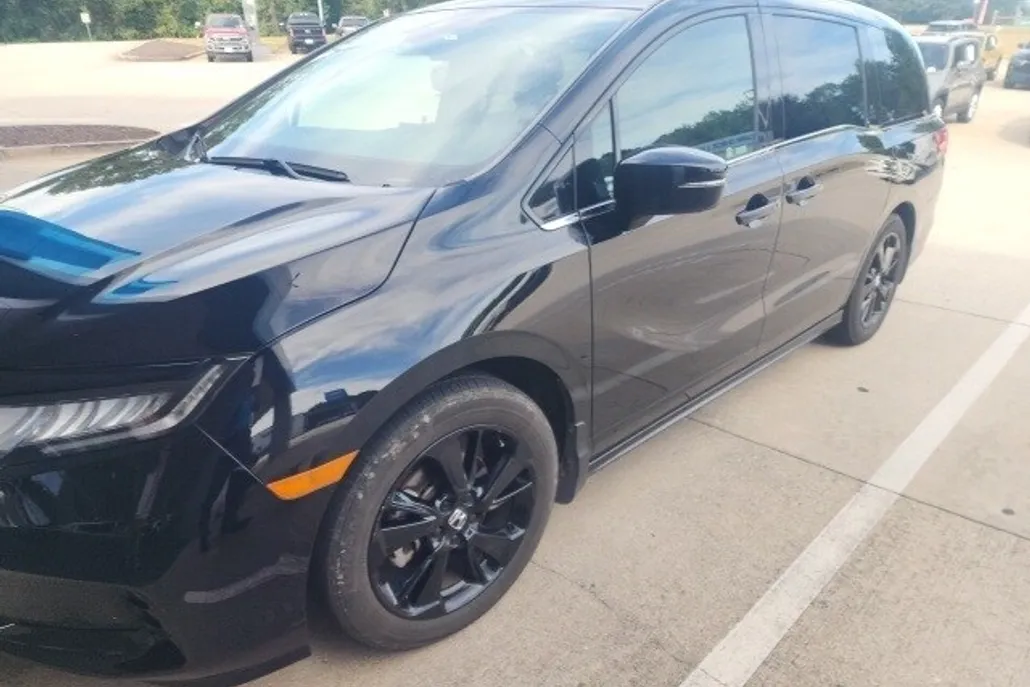 2023 Honda Odyssey Sport photo 1