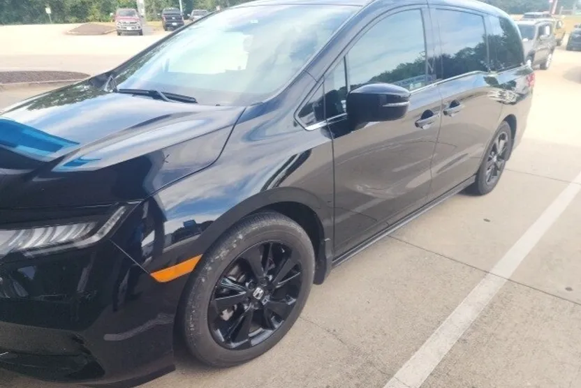 2023 Honda Odyssey Sport photo 1