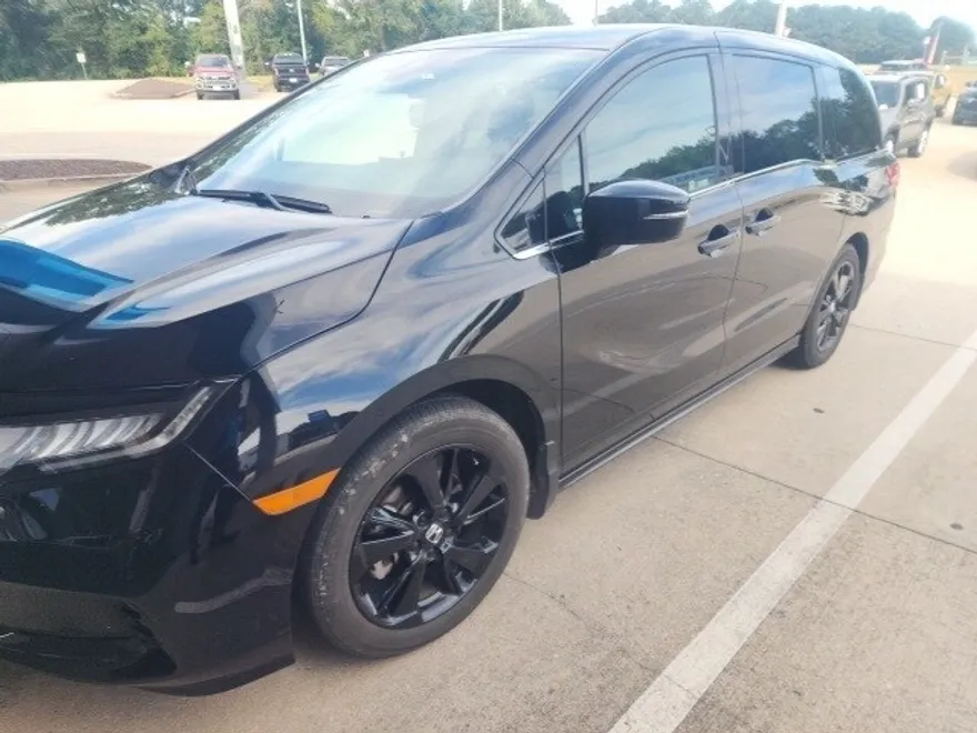 2023 Honda Odyssey Sport photo 1