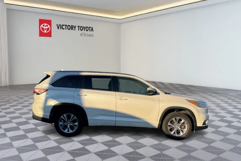 2015 Toyota Highlander Base Hybrid photo 1