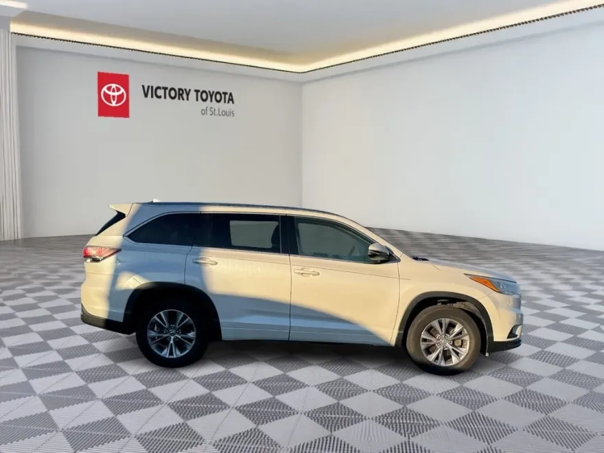 2015 Toyota Highlander Base Hybrid photo 1