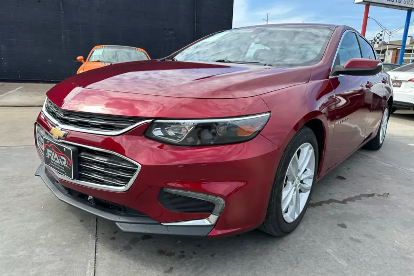 2017 Chevrolet Malibu 1LT photo 1