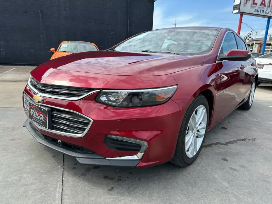 2017 Chevrolet Malibu 1LT photo 1