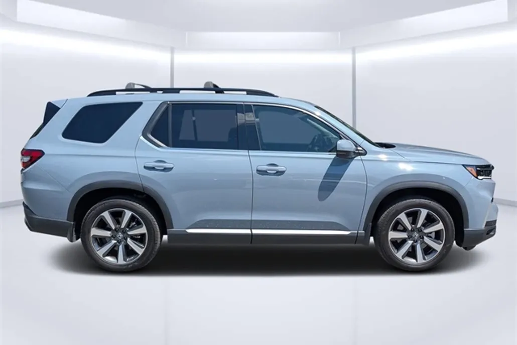 2024 Honda Pilot Touring photo 1
