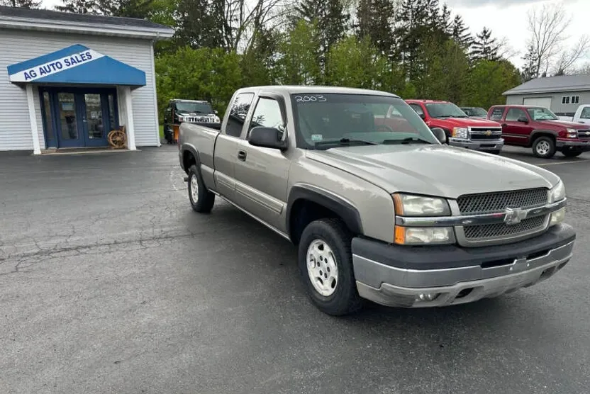 2003 Chevrolet Silverado 1500 LS photo 1