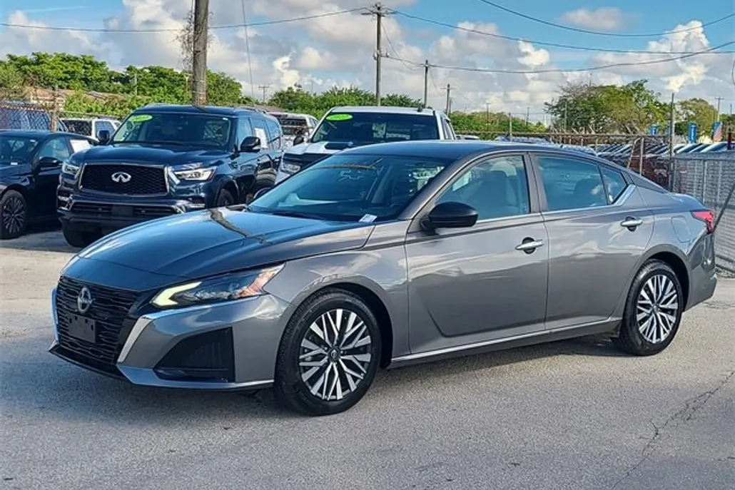 2025 Nissan Altima SV photo 1