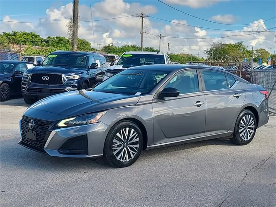 2025 Nissan Altima SV photo 1