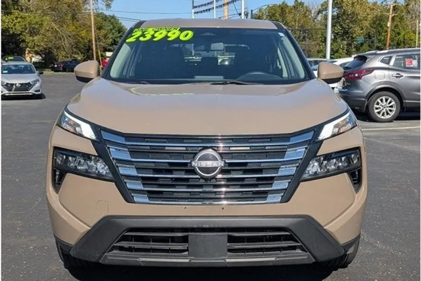 2024 Nissan Rogue SV photo 1