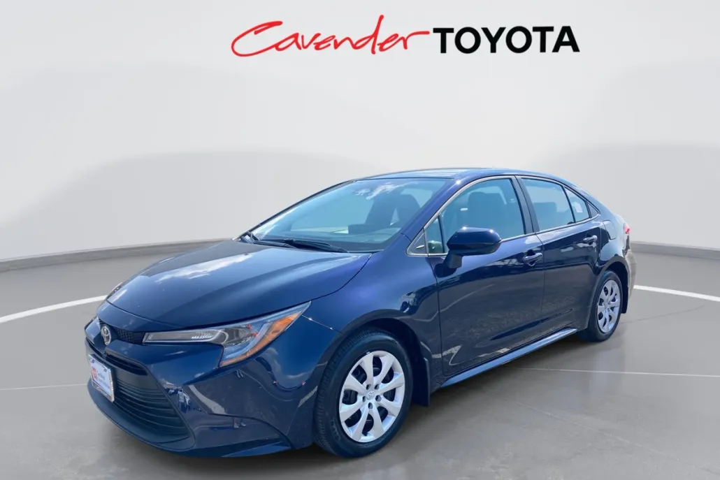 2025 Toyota Corolla LE photo 1