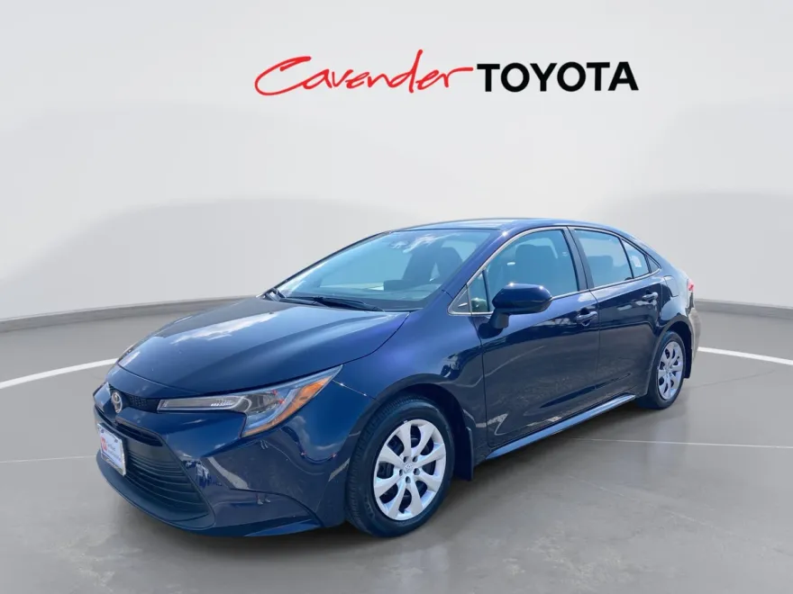 2025 Toyota Corolla LE photo 1