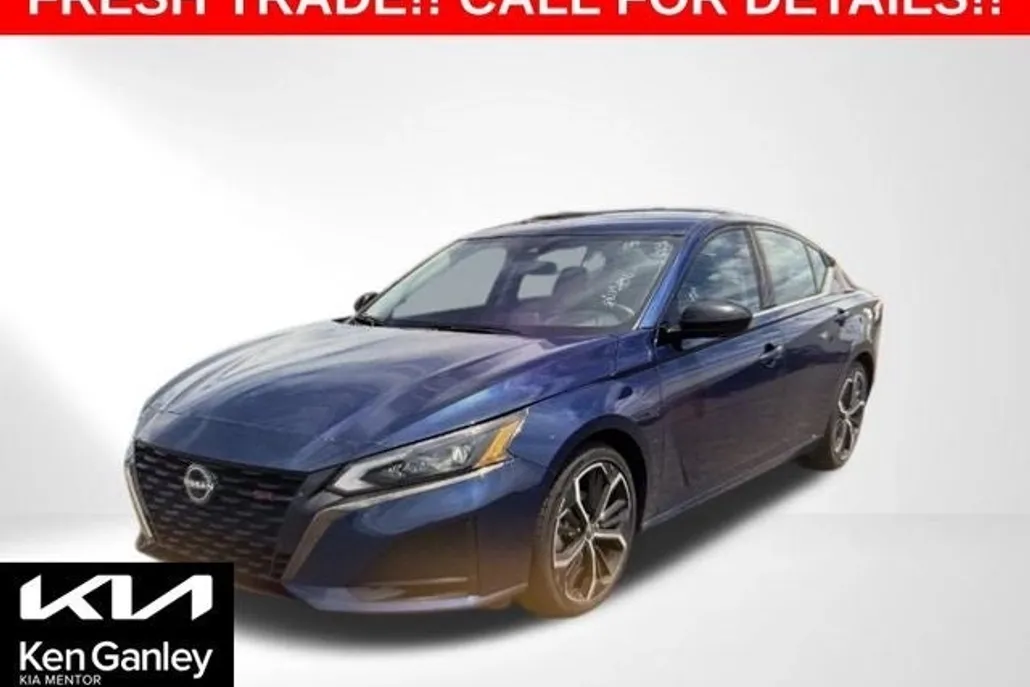 2023 Nissan Altima 2.5 SR photo 1