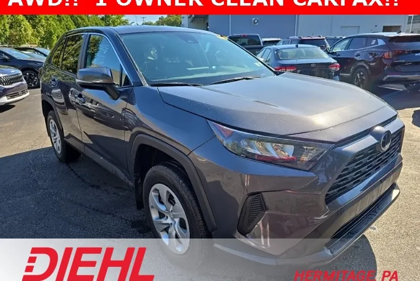 2022 Toyota RAV4 LE photo 1