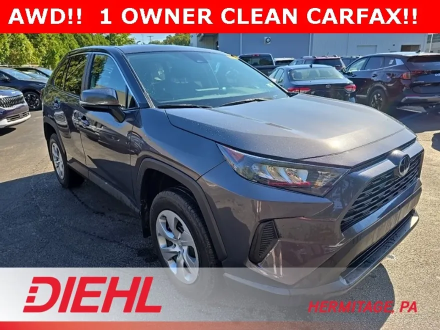 2022 Toyota RAV4 LE photo 1