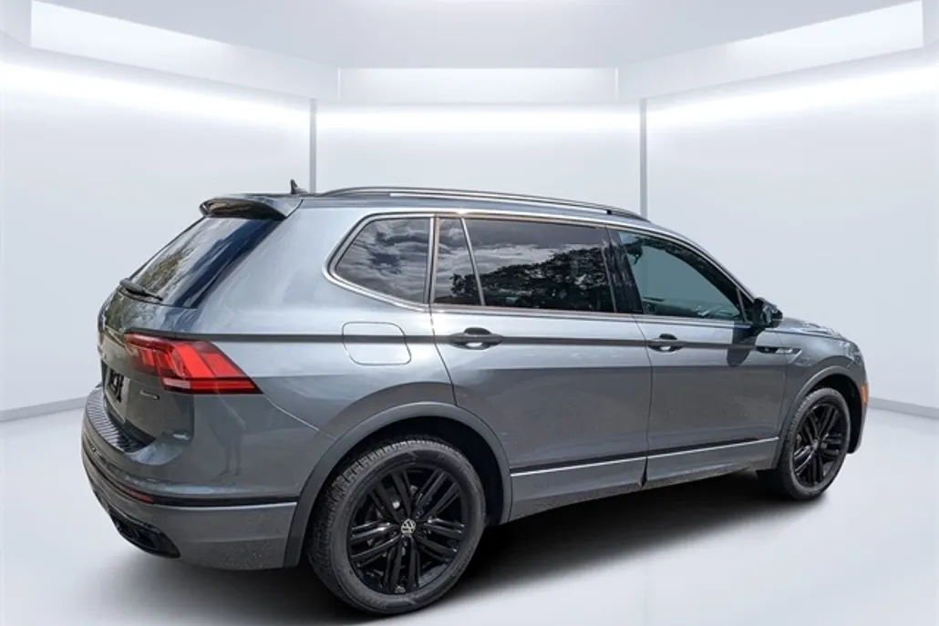 2022 Volkswagen Tiguan SE R-Line Black photo 1