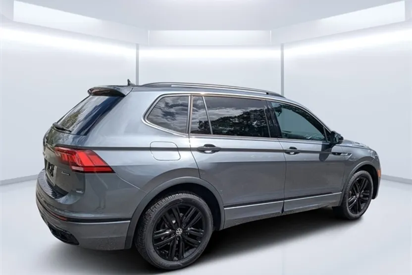 2022 Volkswagen Tiguan SE R-Line Black photo 1