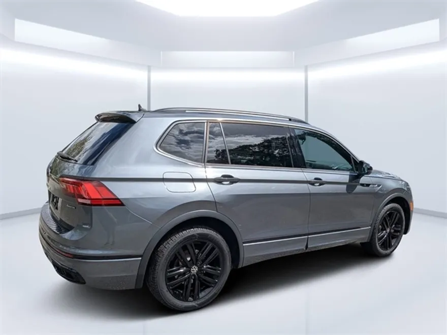 2022 Volkswagen Tiguan SE R-Line Black photo 1