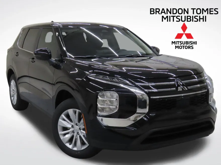 2025 Mitsubishi Outlander ES photo 1