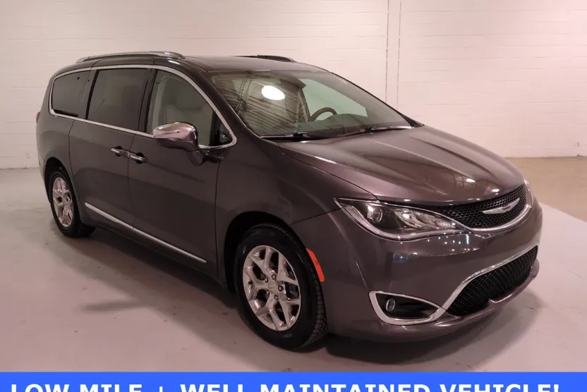 2020 Chrysler Pacifica Limited photo 1