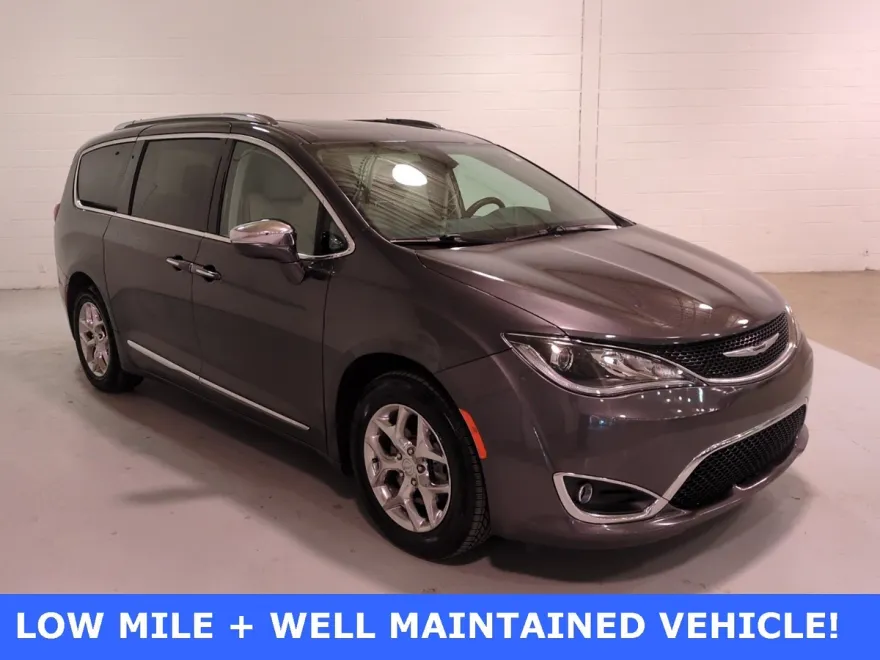 2020 Chrysler Pacifica Limited photo 1