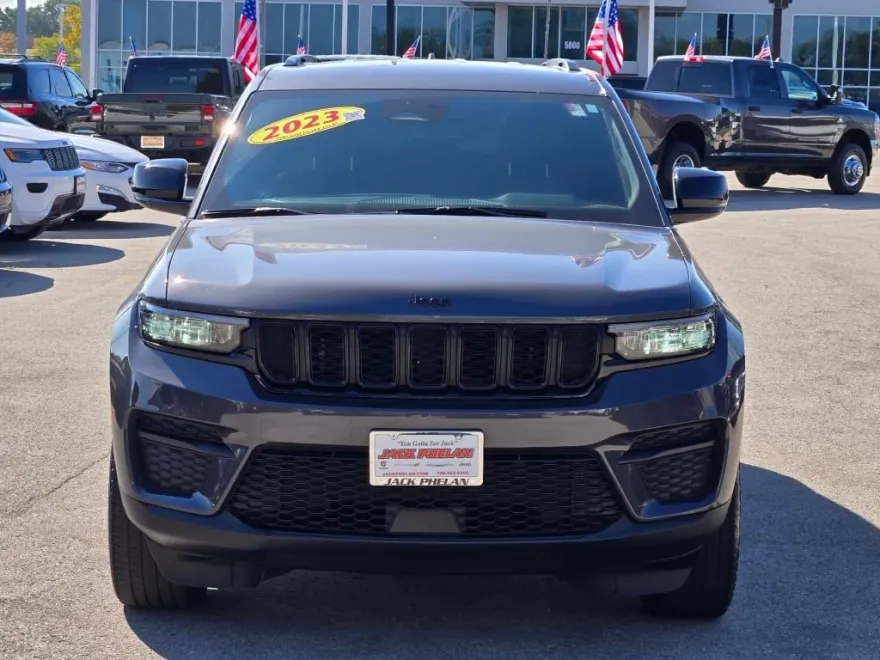 2023 Jeep Grand Cherokee Laredo Altitude photo 1