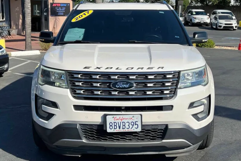 2017 Ford Explorer Limited photo 1