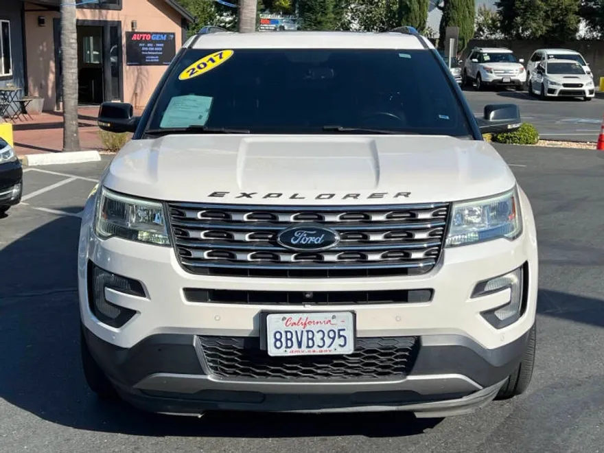 2017 Ford Explorer Limited photo 1
