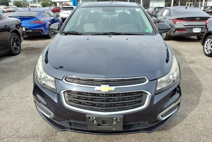 2015 Chevrolet Cruze LS photo 1