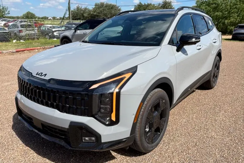 2026 Kia Sportage X-Line photo 1