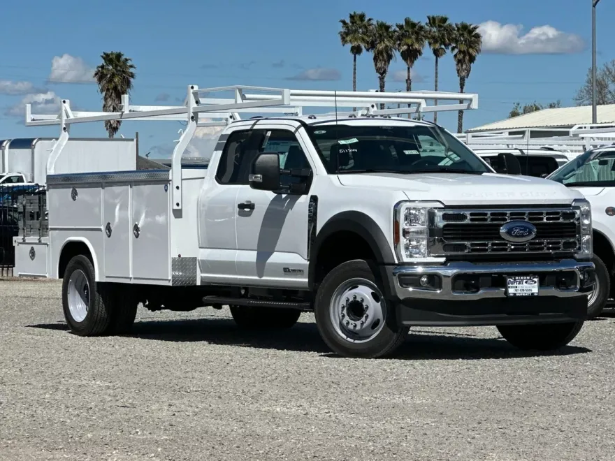 2024 Ford F-550 photo 1