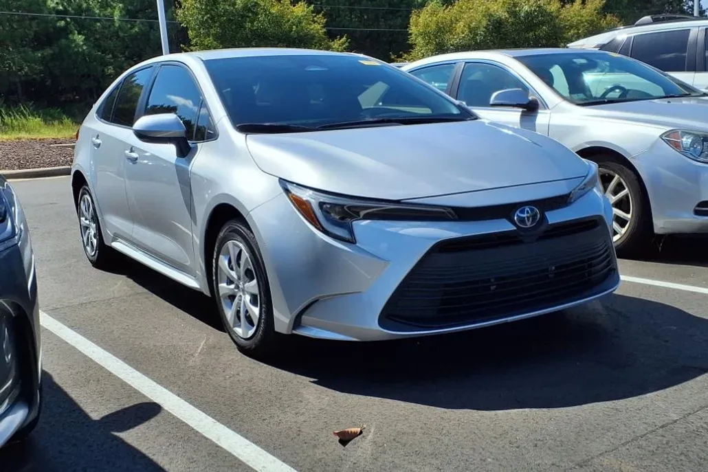 2023 Toyota Corolla Hybrid LE photo 1