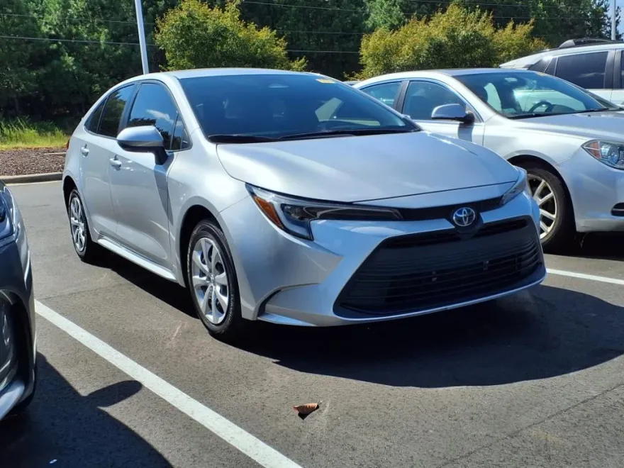 2023 Toyota Corolla Hybrid LE photo 1