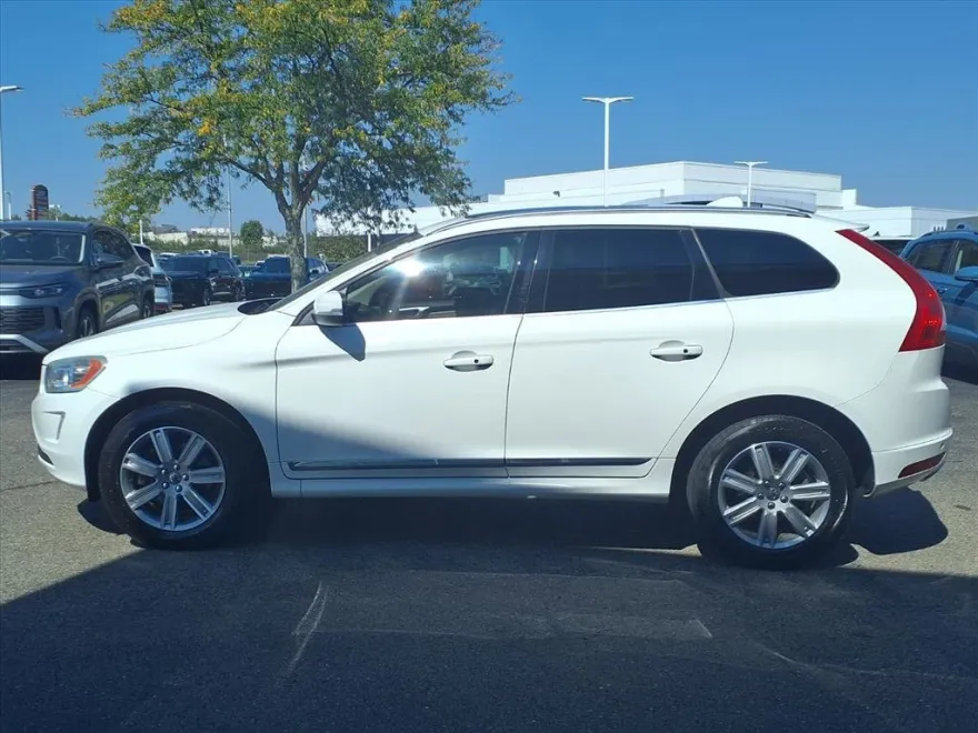 2016 Volvo XC60 T6 Drive-E photo 1