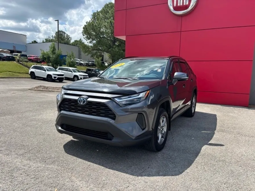 2024 Toyota RAV4 Hybrid XLE photo 1