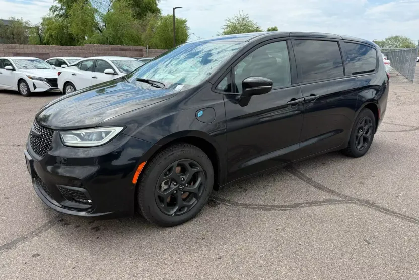 2022 Chrysler Pacifica Hybrid Touring L photo 1