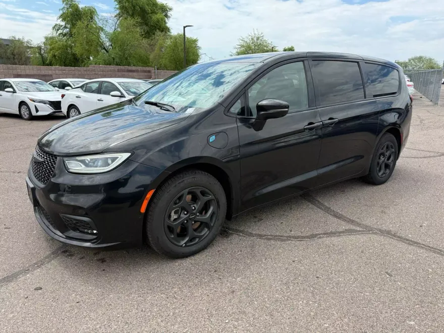 2022 Chrysler Pacifica Hybrid Touring L photo 1