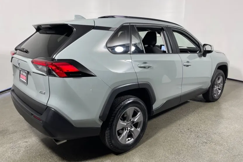2023 Toyota RAV4 XLE photo 1