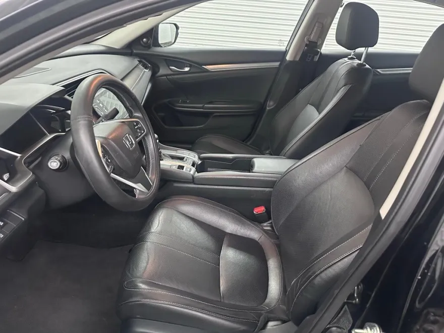 2017 Honda Civic Touring photo 1