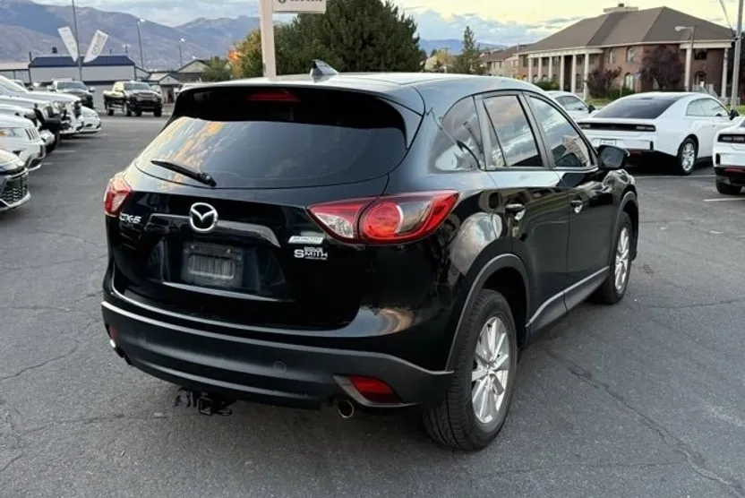2016 Mazda CX-5 Sport photo 1