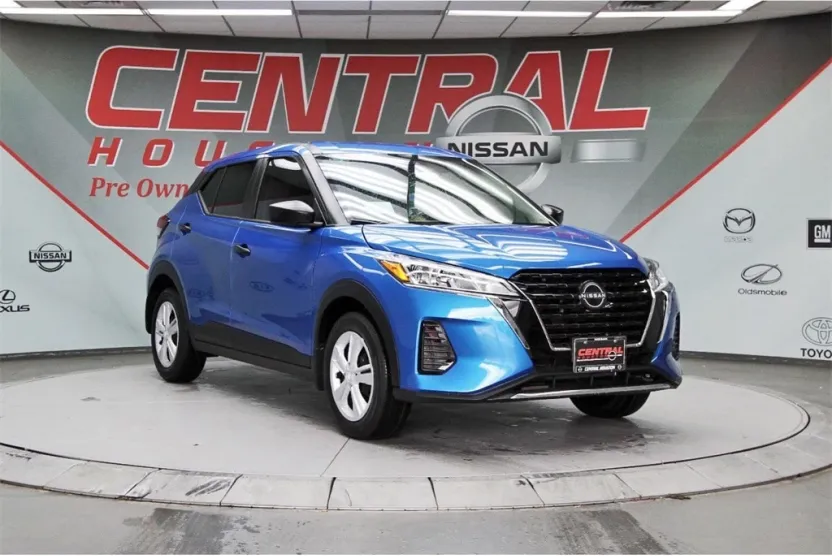 2025 Nissan Kicks Play S photo 1
