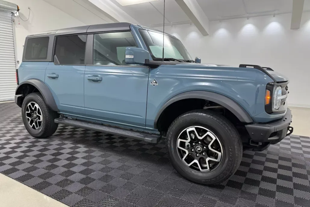 2022 Ford Bronco Outer Banks photo 1