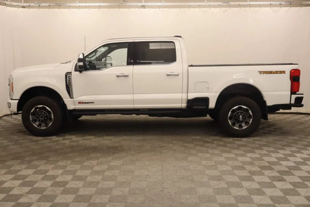 2023 Ford F-350 Platinum photo 1