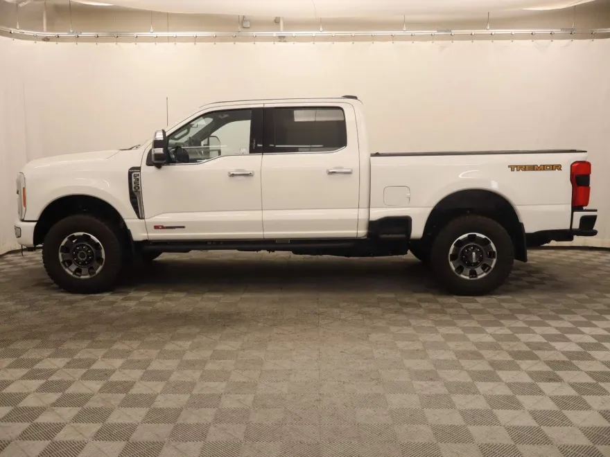 2023 Ford F-350 Platinum photo 1