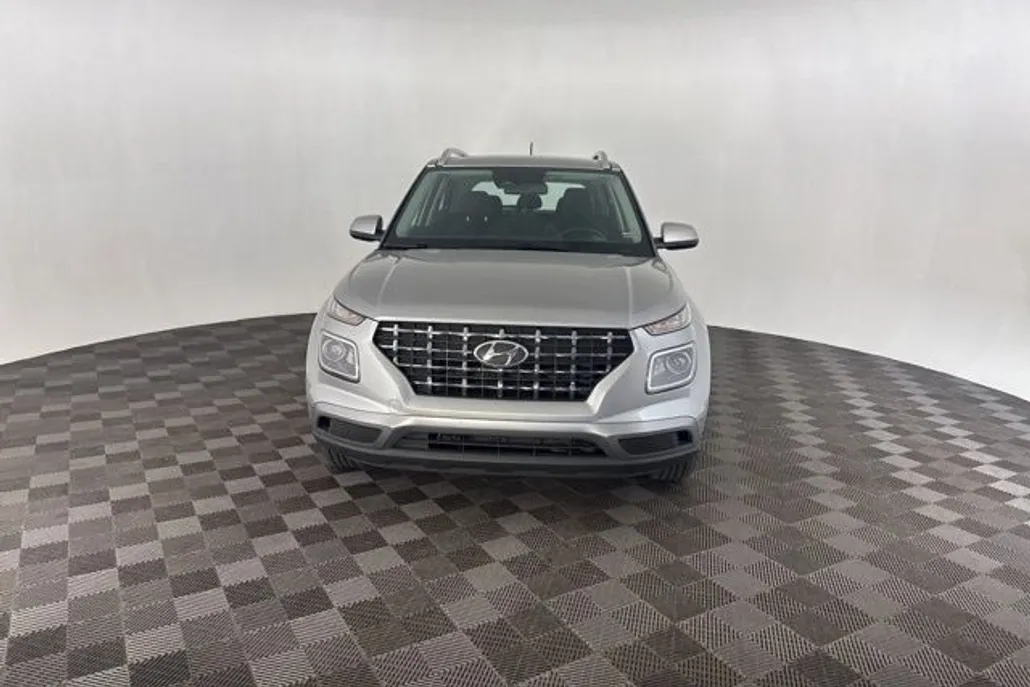 2024 Hyundai Venue SEL photo 1