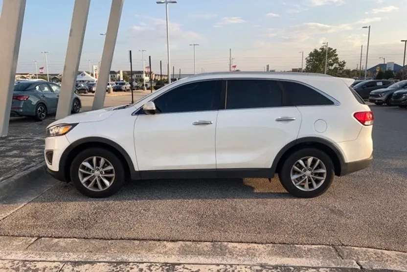 2016 Kia Sorento LX photo 1
