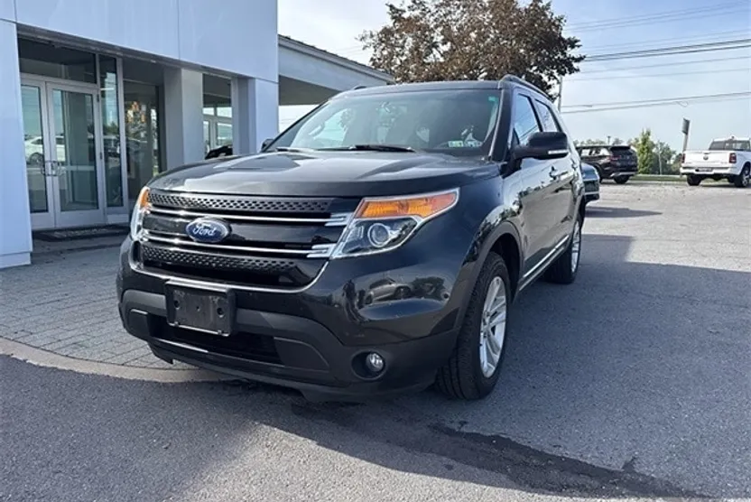 2015 Ford Explorer XLT photo 1