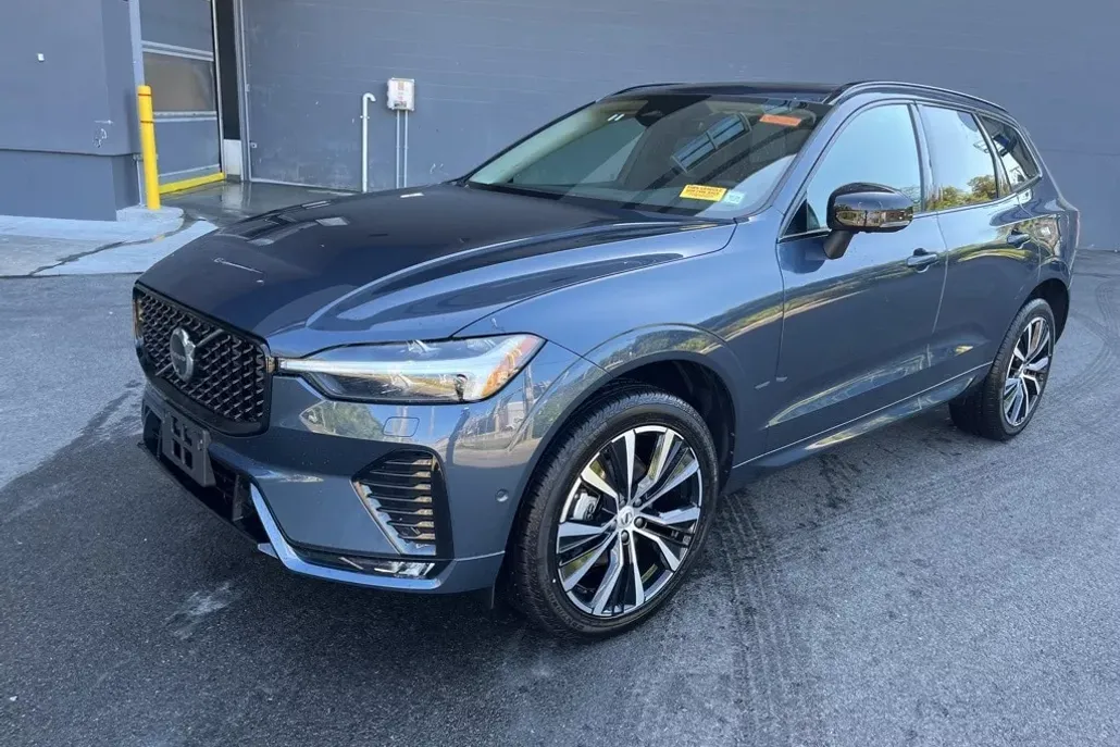 2025 Volvo XC60 B5 Plus photo 1